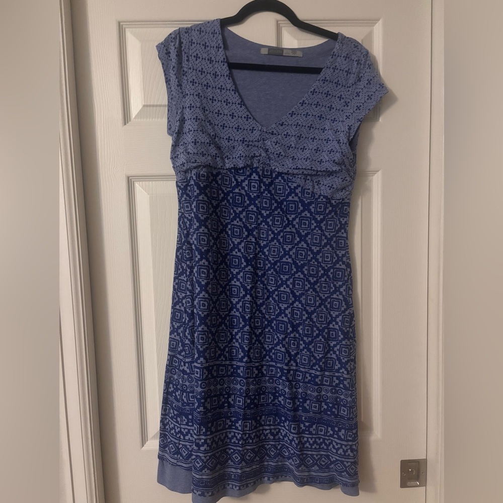 Athleta Large Blue Patterned V-Neck Mini Dress